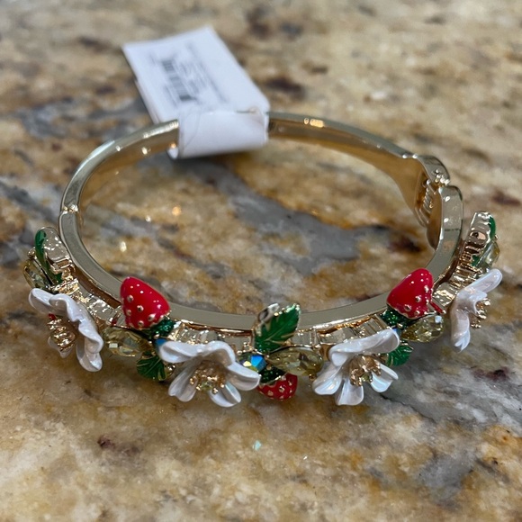 NWT BETSEY JOHNSON Gold-Tone Signed Strawberries & Flowers Hinge Bangle Bracelet - Picture 4 of 4